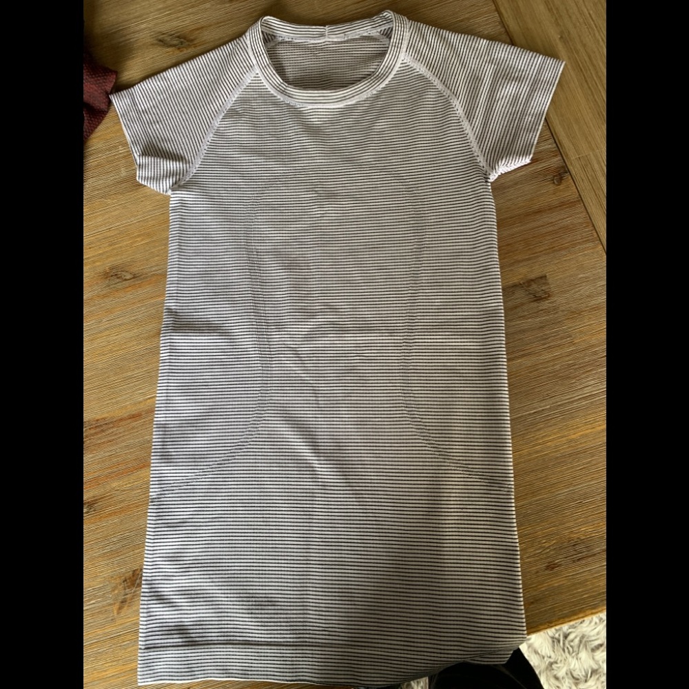 *SOLD* lululemon swiftly short sleeve